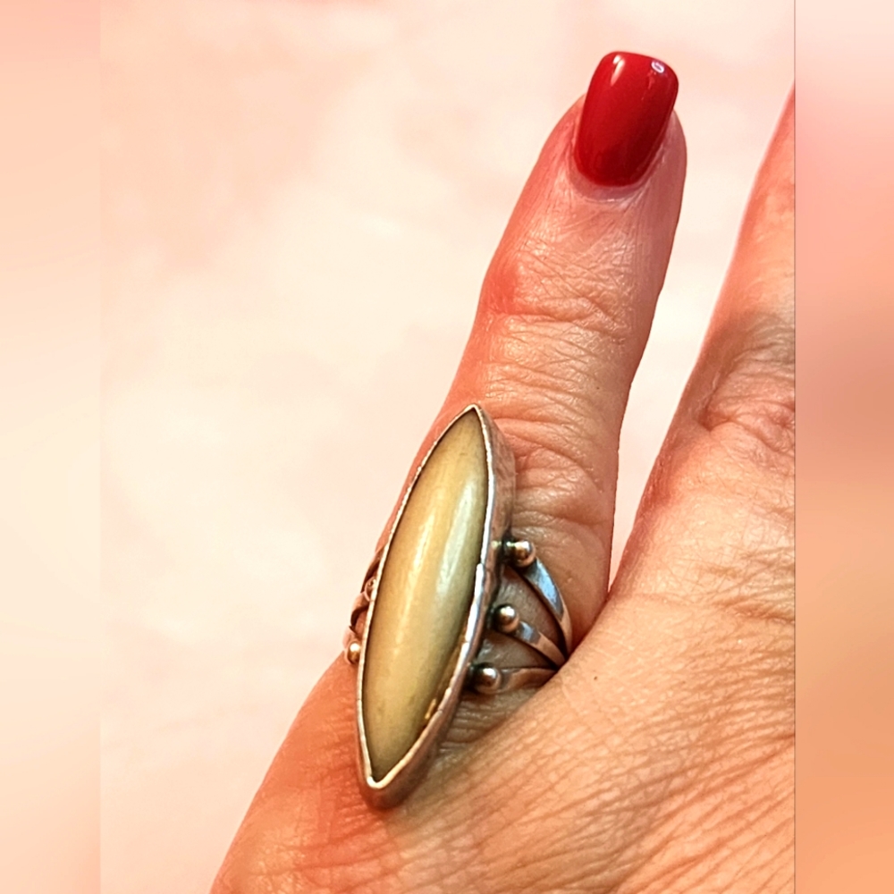 Vintage NAKAI Native Navajo Mother of Pearl and Sterling Ring